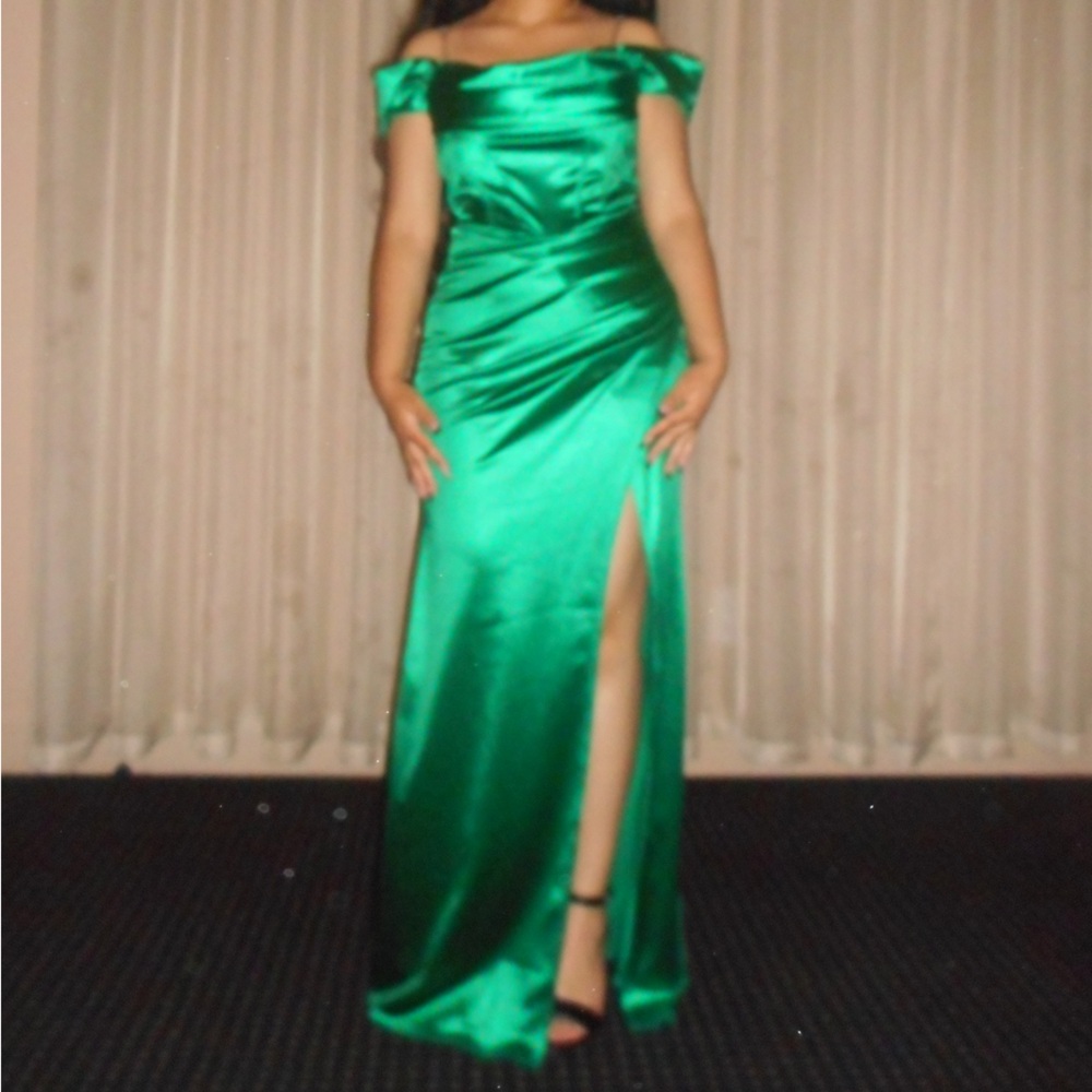 Emerald green prom dress
